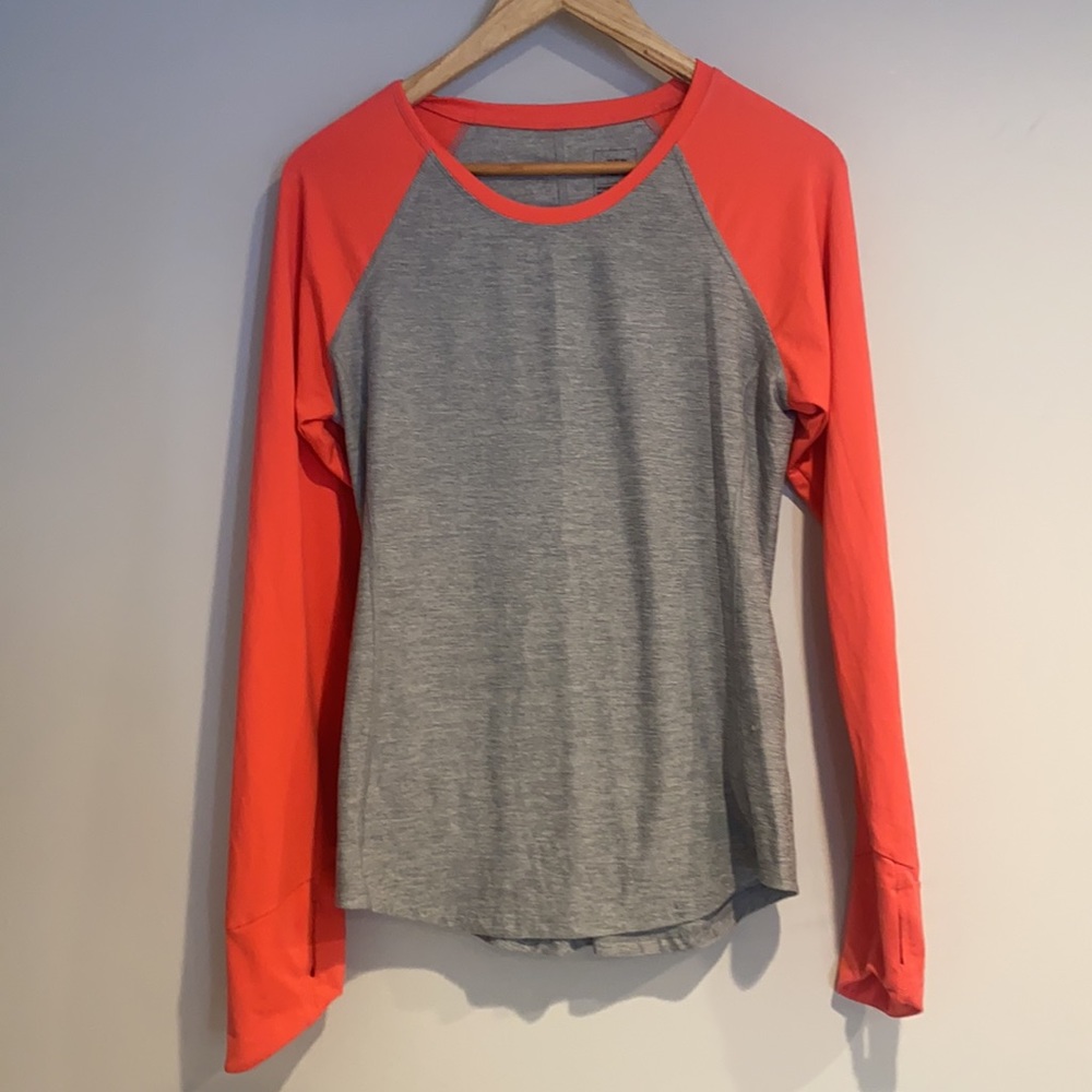 The North Face Raglan shirt Womens size Small